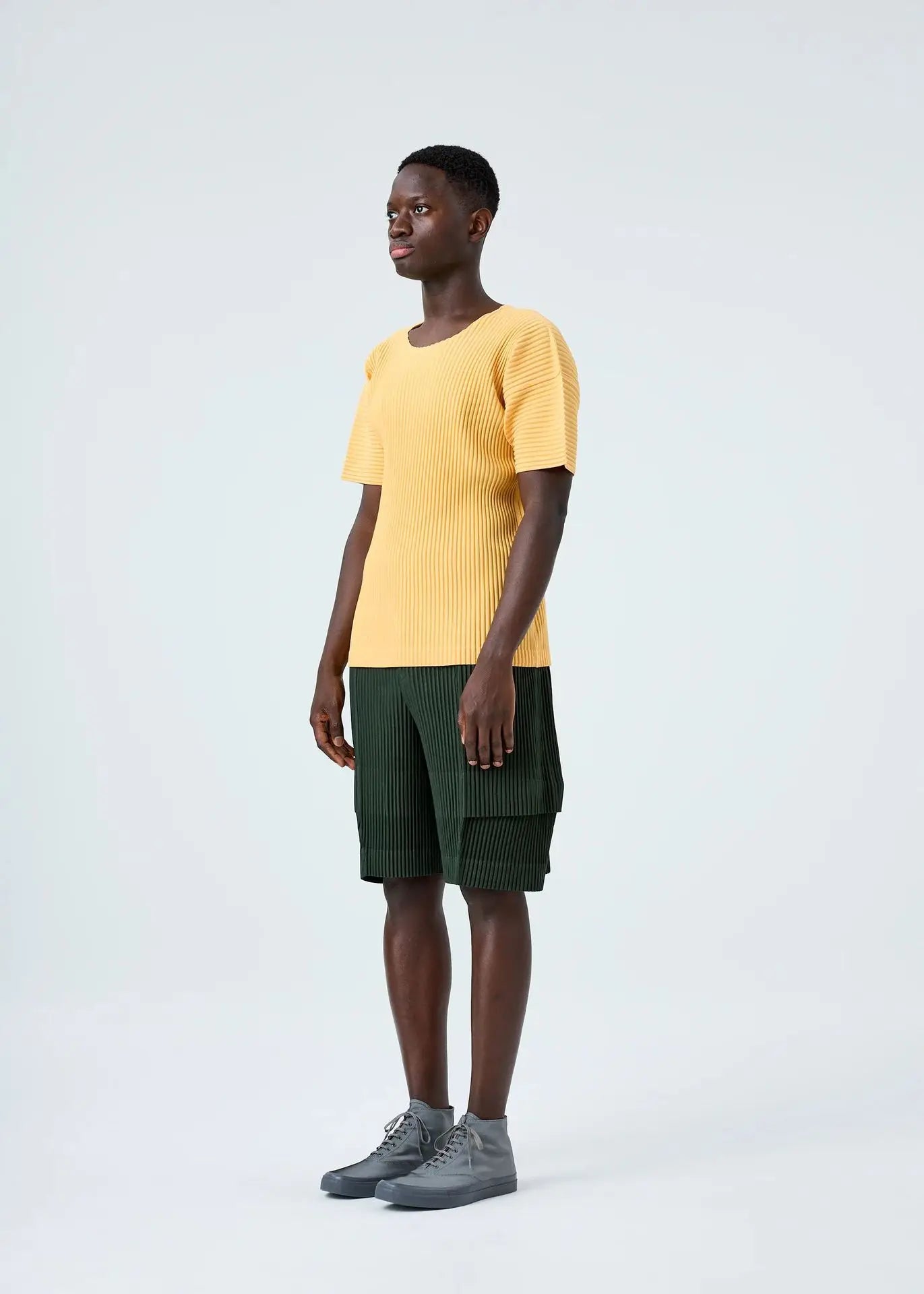 Miyake Pleated Shorts Set Men 2026 Summer New Casual Vest + Elastic Waist High Stretch Cargo Pants 2-Piece Set Unique Versatile