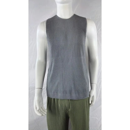 Miyake Pleated Shorts Set Men 2026 Summer New Casual Vest + Elastic Waist High Stretch Cargo Pants 2-Piece Set Unique Versatile