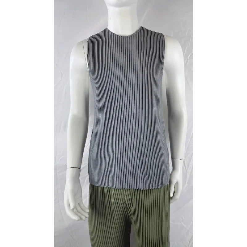 Miyake Pleated Shorts Set Men 2026 Summer New Casual Vest + Elastic Waist High Stretch Cargo Pants 2-Piece Set Unique Versatile