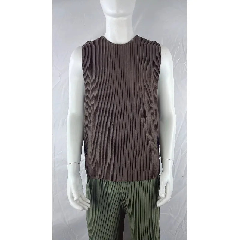 Miyake Pleated Shorts Set Men 2026 Summer New Casual Vest + Elastic Waist High Stretch Cargo Pants 2-Piece Set Unique Versatile