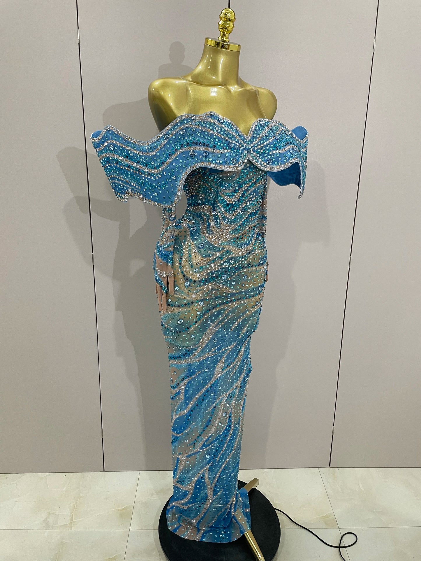 2025 Luxury Sparkly Rhinestones Blue Long Dress With Gloves Women Party Evening Birthday Dresses Celebrate Stage Catwalk Gowns