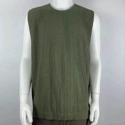 Miyake Pleated Shorts Set Men 2026 Summer New Casual Vest + Elastic Waist High Stretch Cargo Pants 2-Piece Set Unique Versatile
