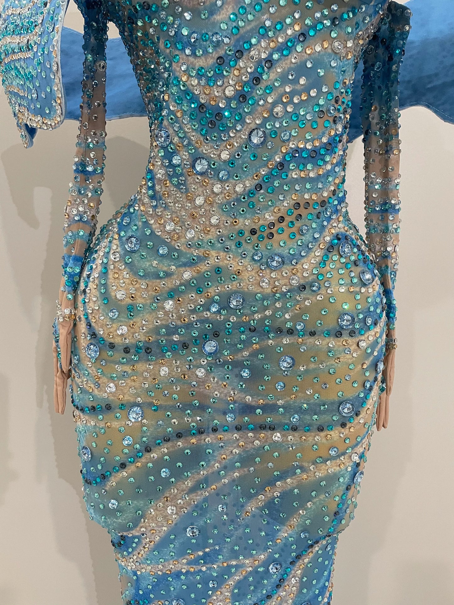 2025 Luxury Sparkly Rhinestones Blue Long Dress With Gloves Women Party Evening Birthday Dresses Celebrate Stage Catwalk Gowns