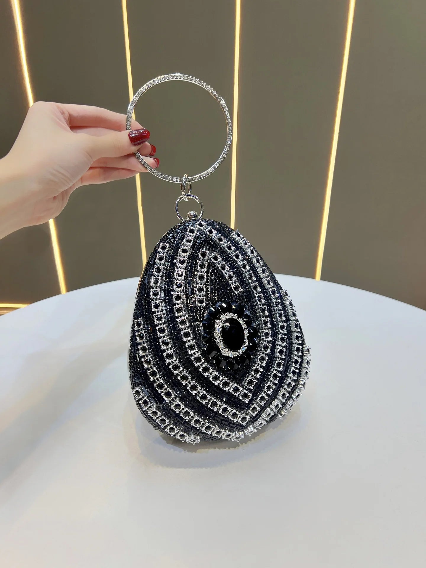 New high-end rhinestone handbag bag fashionable personalized dinner handbag light luxury messenger bag heavy industry handbag