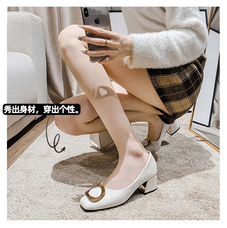 Plus Size 42 43 Women Pumps Med Heel Square Toe Pumps Office Lady Imitation Crocodile Leahter Shoes Big Gold Metal Chain Slip On