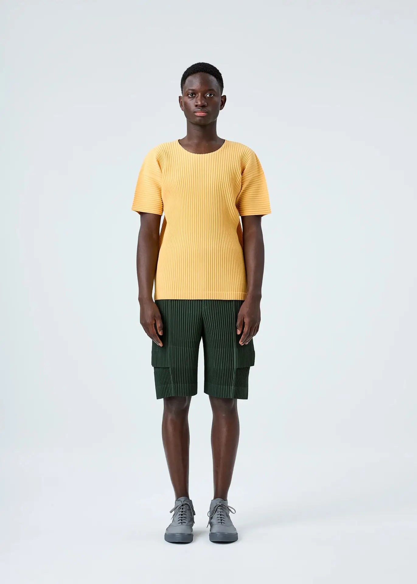 Miyake Pleated Shorts Set Men 2026 Summer New Casual Vest + Elastic Waist High Stretch Cargo Pants 2-Piece Set Unique Versatile