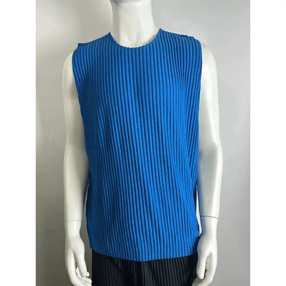 Miyake Pleated Shorts Set Men 2026 Summer New Casual Vest + Elastic Waist High Stretch Cargo Pants 2-Piece Set Unique Versatile