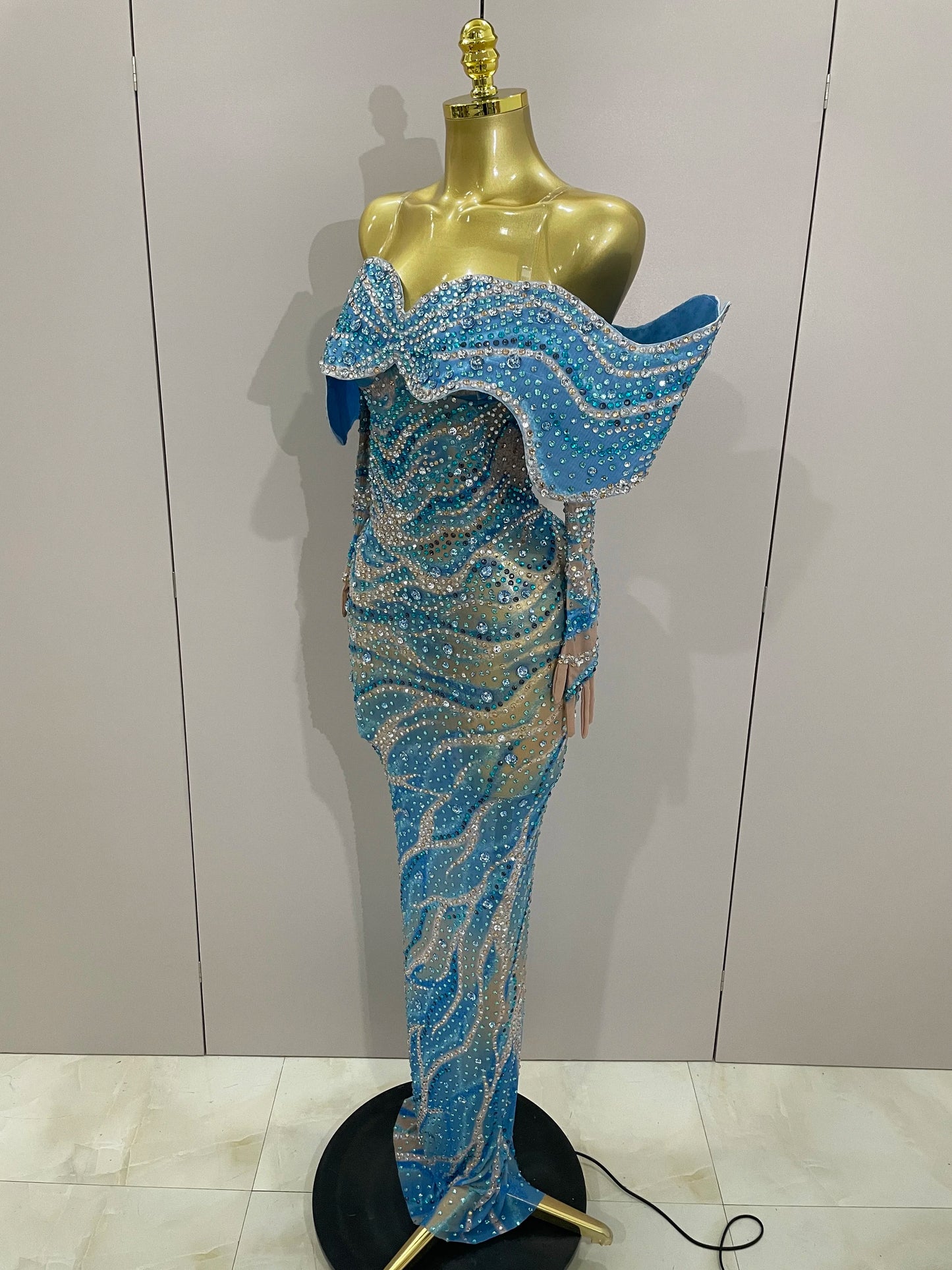 2025 Luxury Sparkly Rhinestones Blue Long Dress With Gloves Women Party Evening Birthday Dresses Celebrate Stage Catwalk Gowns