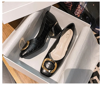Plus Size 42 43 Women Pumps Med Heel Square Toe Pumps Office Lady Imitation Crocodile Leahter Shoes Big Gold Metal Chain Slip On